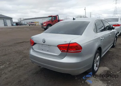 2013 Volkswagen Passat 2.5L Se из США, поврежденный, VIN 1VWBP7A34DC060709